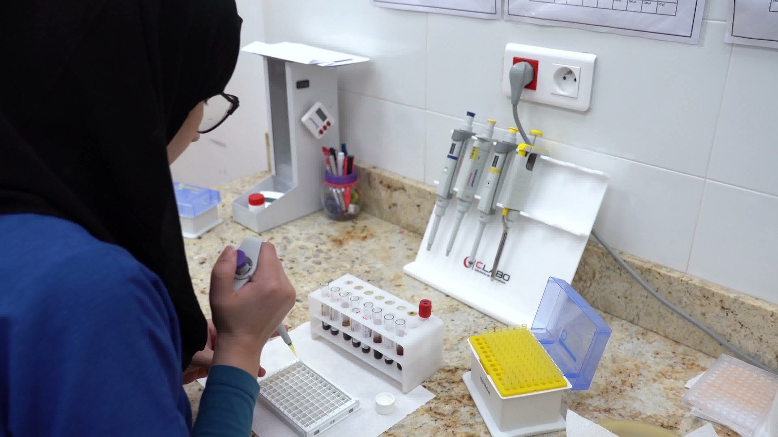 Dosages hormonaux et sérologiques au laboratoire El Mawloud